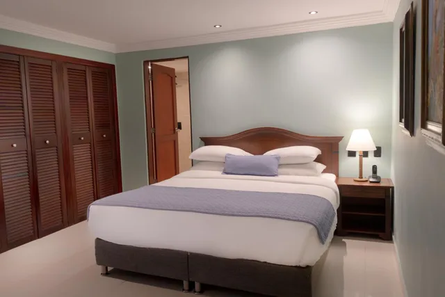 Superior, Queen Bed, Hotel Faranda Express Puerta Del Sol Barranquilla, A Member of Radisson Individuals 1/4