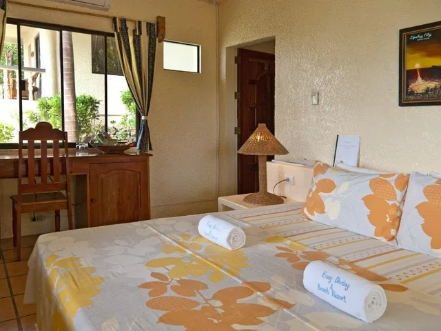 Super, Deluxe, King Bed, Easy Diving And Beach Resort 3/3