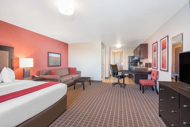 جناح استوديو بسرير كينج، Hawthorn Suites By Wyndham Dickinson 1/2