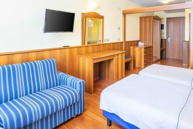 غرفة ديلوكس بسرير مزدوج بإطلالة على البحيرة، Hotel Internazionale 6/10