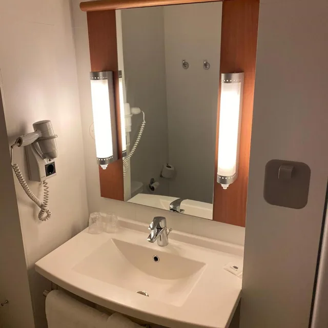 غرفة قياسية ثلاثية، Ibis Braga 7/8