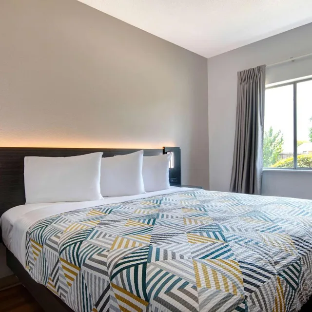 غرفة بسرير كينج، Motel6 San Antonio, TX - South 5/10