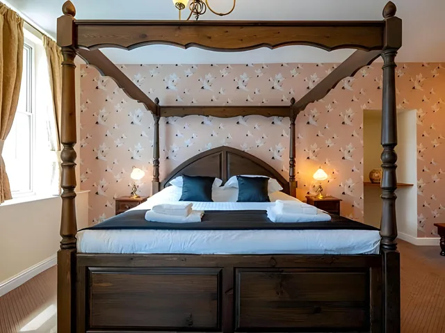 غرفة بسرير مزدوج، White Lion Royal Hotel 2/2