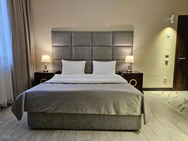 Standard, King Bed, Sea View, The Crown Hotel 3/10