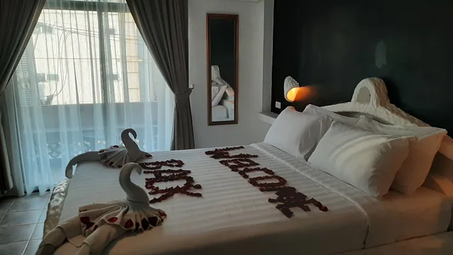 غرفة بسرير كوين بإطلالة على البحر بشرفة، Harrys Steakhouse & Beach Hotel 1/3