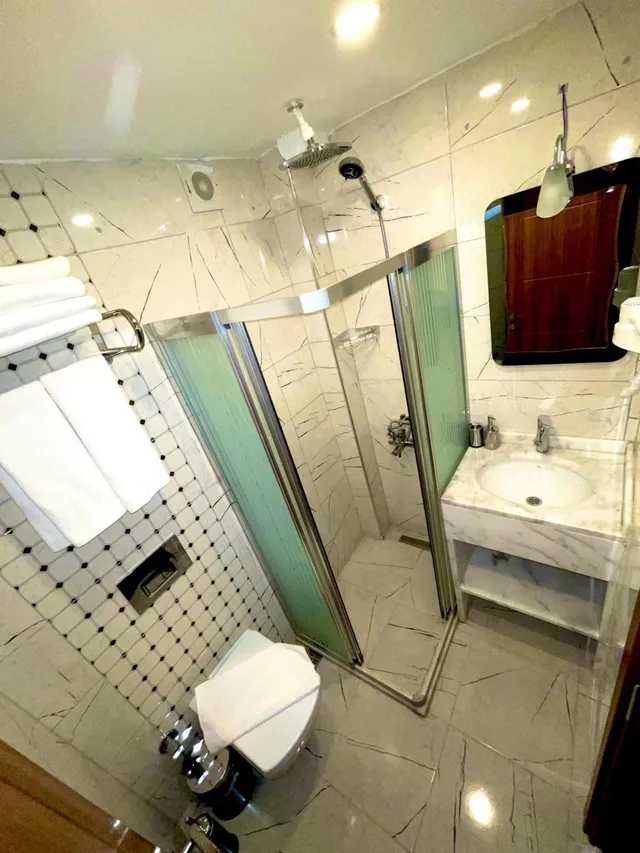 غرفة قياسية ثلاثية، Zem Hotel 7/7
