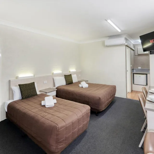 جناح عائلي، Sapphire City Motor Inn Inverell 6/9