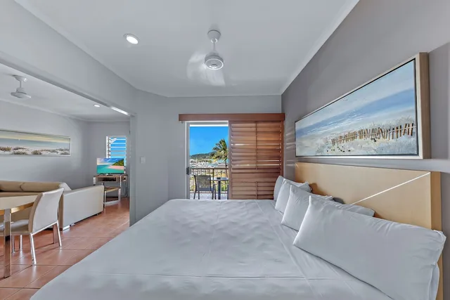 Spa, Studio, Suite, King Bed, Marina View, Top Floor، at Boathaven Bay Holiday Apartments 3/8