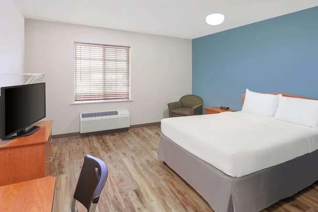 غرفة قياسية بسرير كوين، WoodSpring Suites Council Bluffs 1/7