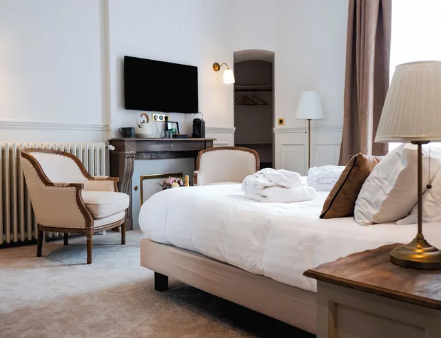 غرفة بسرير كينج بإطلالة على المتنزه، Hotel Chateau Heloise 2/2