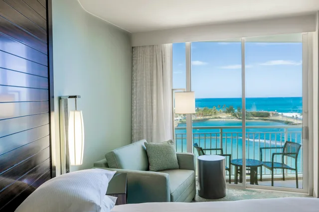 Beach, King Bed, Ocean View، Caribe Hilton 2/5