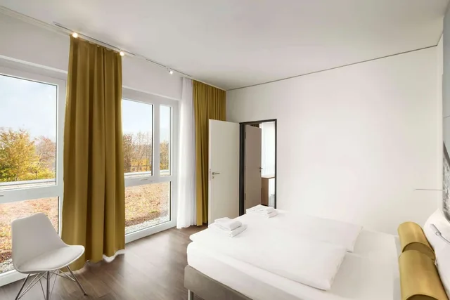 غرفة قياسية بسريرين منفصلين، Super 8 by Wyndham Munich City North 3/5