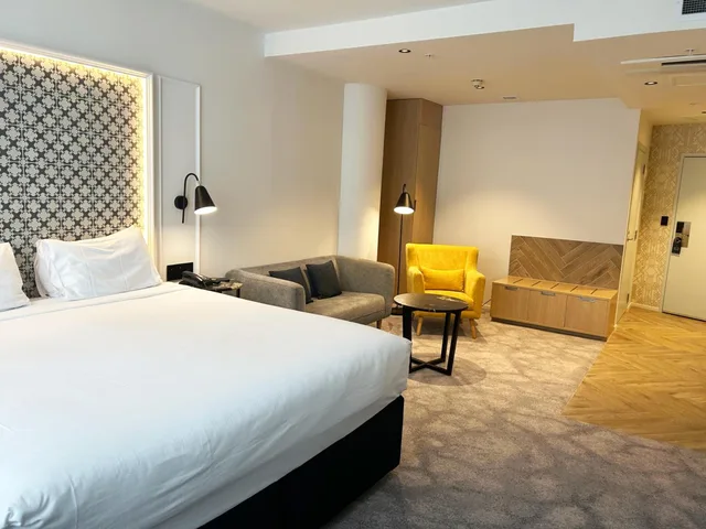 غرفة بسرير كينج لذوي الإعاقة، Legacy Airedale Hotel Auckland 1/4