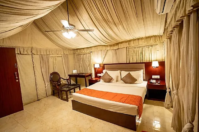 كوخ بسرير مزدوج، Pride Hotel And Convention Centre 1/2