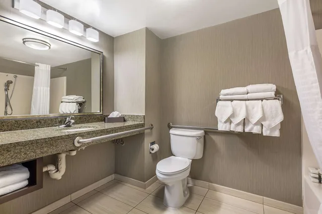 Room, 2 Queen Beds, Accessible, Comfort Inn & Suites Logan International Airport 3/3