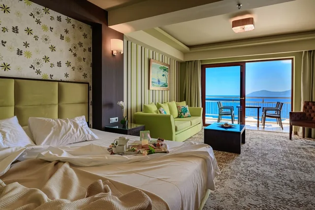 جناح جونيور بإطلالة على البحر، Odyssey Hotel 8/10