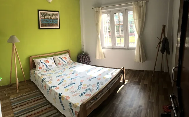 شقة كومفورت بسرير مزدوج وسريرين منفصلين بإطلالة على البحيرة بغرفتي نوم للمدخنين، Apartment With Mountain And Lake View 1/4