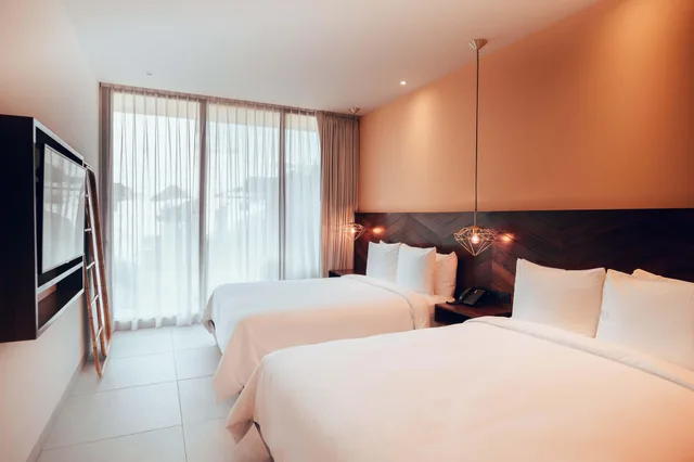 Superior, Double Bed, Street View, Calixta Hotel 5/9