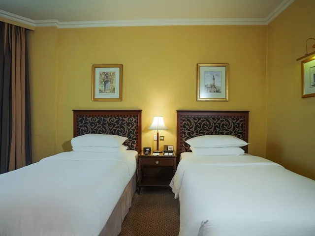 غرفة كلوب بسريرين منفصلين للمدخنين، فندق وأبراج شيراتون الدمام(Sheraton Dammam Hotel & Convention Centre) 1/4