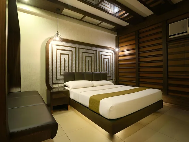 غرفة قياسية بسرير كينج وسرير كوين، Hotel Ava Malate, Manila 1/2