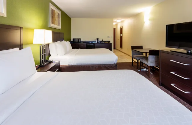 غرفة بسريرين كوين، Holiday Inn Express Hotel Suites Rochester 2/2