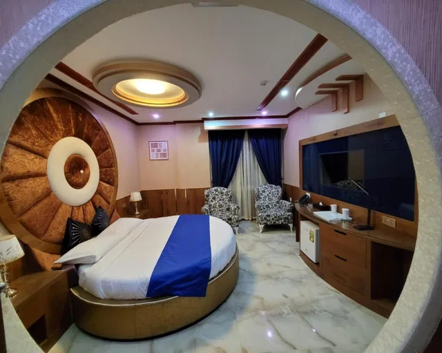 جناح تنفيذي بسرير كينج، Camphor Hotel 2/3