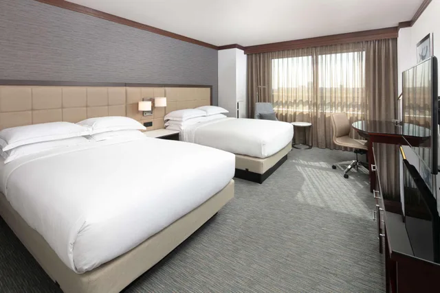 غرفة ديلوكس بسريرين كوين في طابق مرتفع، Hilton Minneapolis Bloomington 1/3