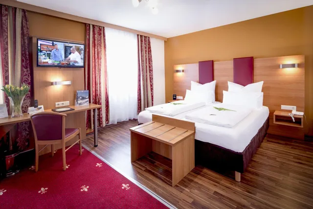 غرفة ثلاثية، Hotel Burgschmiet 4/10