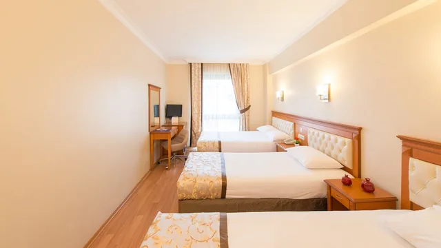 غرفة قياسية ثلاثية بثلاثة أسرّة، Prestige Hotel Old City 1/8