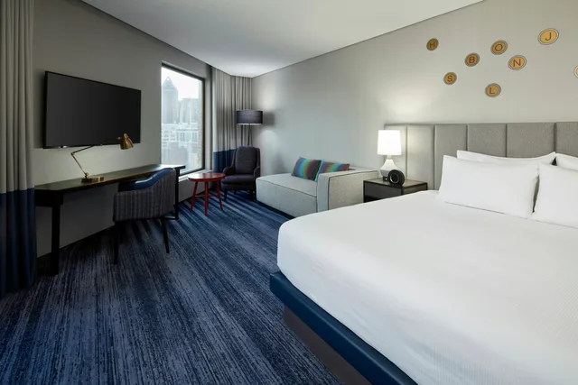 غرفة تنفيذية ركنية بسرير كينج، DoubleTree by Hilton Montreal 2/3