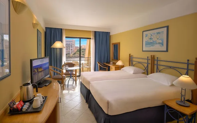 غرفة سوبيريور بسريرين منفصلين بإطلالة على البحر، Verdi St. George's Bay Marina 3/8
