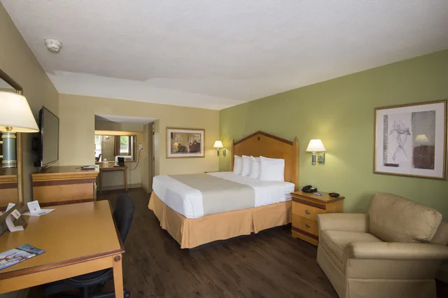 غرفة قياسية بسرير كينج، Rodeway Inn Hot Springs National Park Area 5/10