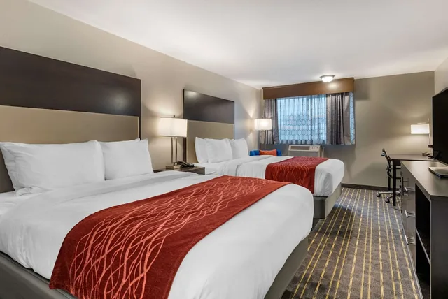 غرفة قياسية بسريرين كوين لذوي الإعاقة، Comfort Inn and Suites Tigard near Washington Square 2/4