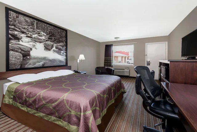 غرفة قياسية بسرير كينج، Super 8 by Wyndham Chattanooga Ooltewah 1/2