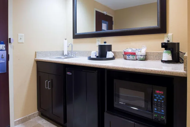 استوديو بسرير كينج مع أريكة بجاكوزي، Hampton Inn And Suites Vineland 4/5