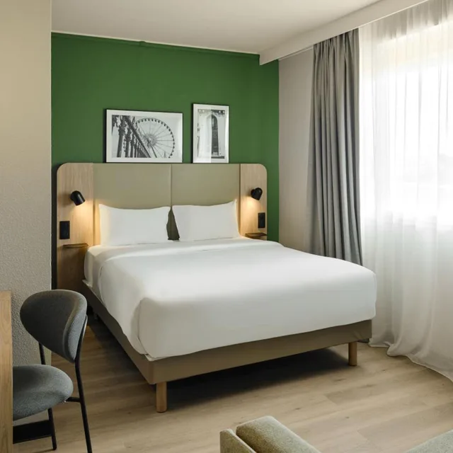 غرفة قياسية بسرير بطابقين وسرير كوين مع أريكة، Hotel Campanile Marne La Vallee Bussy Saint Georges 1/8