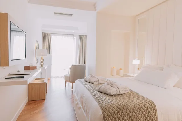 جناح جونيور بسرير كوين، PATRAS PALACE HOTEL 1/4
