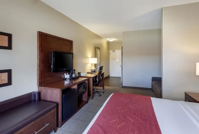 جناح، Comfort Suites Lincoln North 4/8