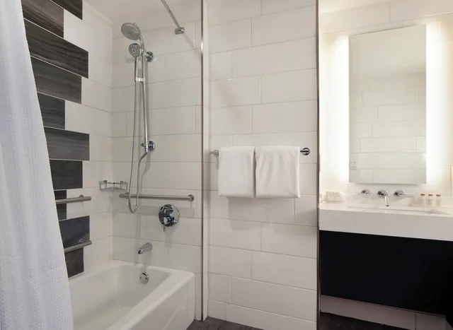 غرفة قياسية بسريرين مزدوجين بإطلالة على المدينة، Indigo Atlanta Midtown Hotel 3/5