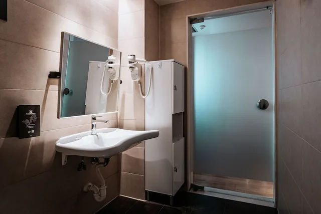 غرفة بسريرين منفصلين مع أريكة لذوي الإعاقة، Domotel Olympia Urban Chic Hotel 8/8