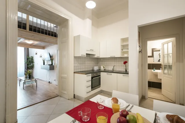 Mezzanine, 2 Bedrooms, Gallery, Apartment, Bunk Bed, 3 Beds, Private Bathroom, Sofa، Hybernska Apartments 9/10