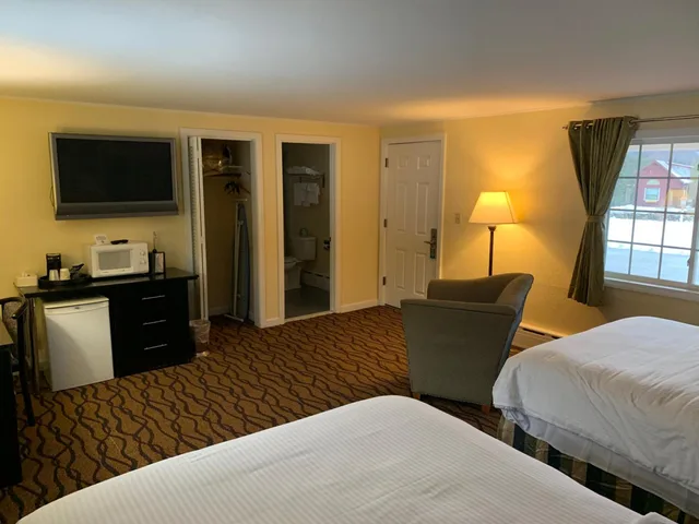 غرفة بسرير كوين، Four Winds Country Motel 3/10