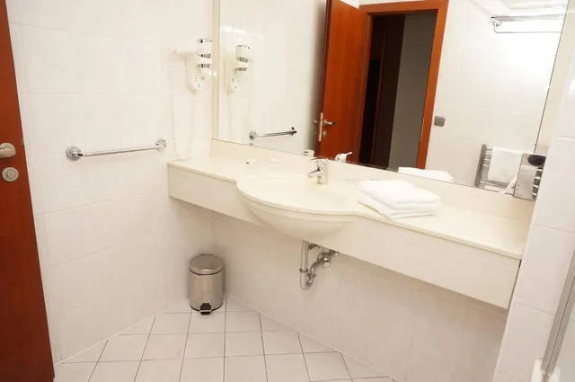 غرفة بسرير مزدوج أو سريرين منفصلين، Coronet Hotel 8/10