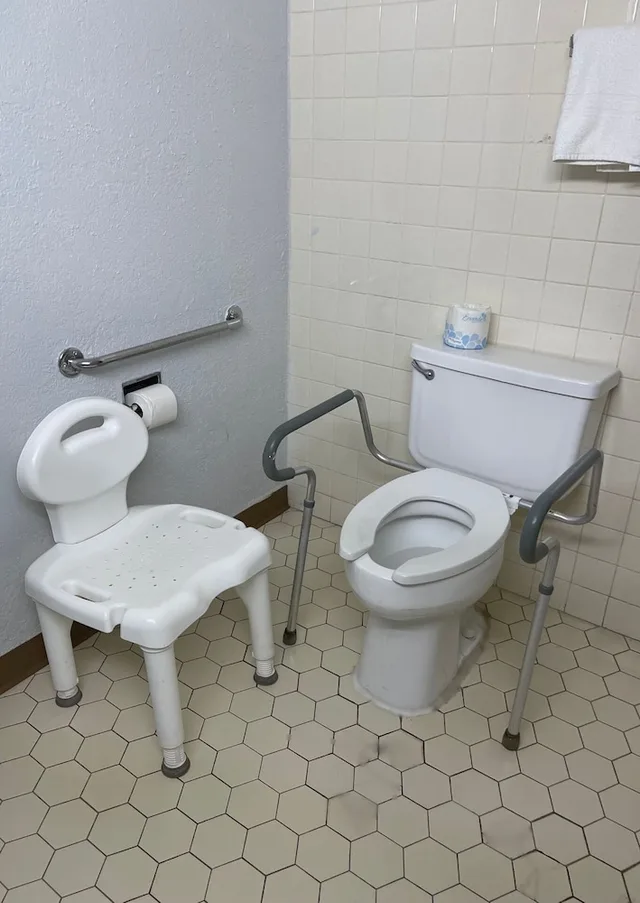غرفة قياسية بسرير كينج لذوي الإعاقة، Motel6 Sallisaw, OK 10/10