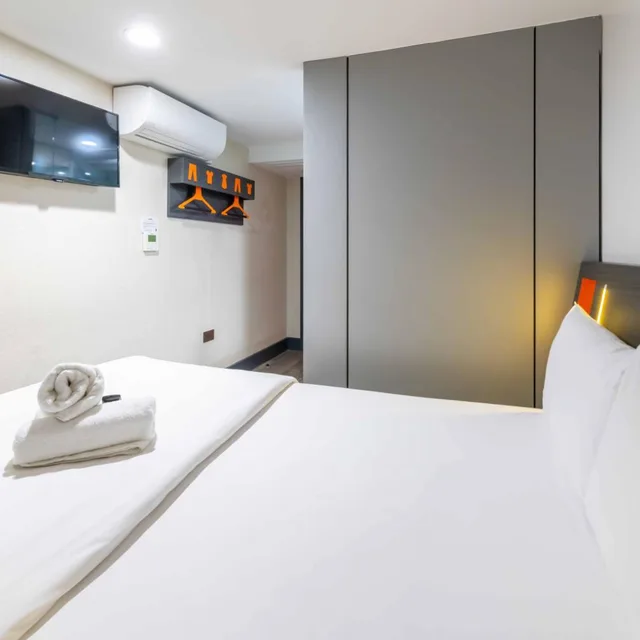 Standard, Double Bed, No Window، easyHotel Leeds City Centre 6/10