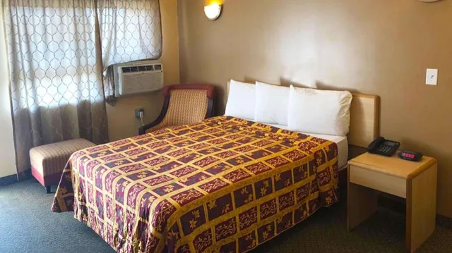 Deluxe, Double Bed, M Star Hotel Mansfield 2/4