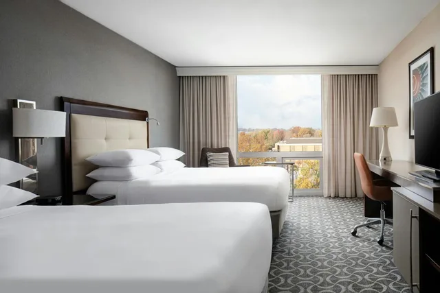 Guest Room, Standard, 2 Double Beds, Marriott St. Louis Airport 5/10