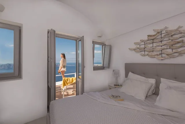 Junior Suite, Queen Bed, Caldera View، Iliovasilema Suites 1/2