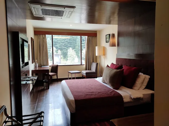 Deluxe, King Bed, Quality Inn River Country 3/7