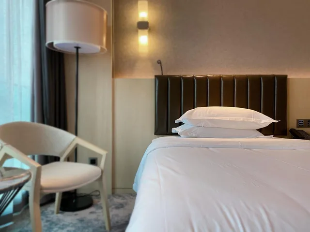 غرفة ديلوكس بسريرين منفصلين بإطلالة على المدينة للمدخنين، Grand Metropark Hotel Liyuan Chongqing 4/6